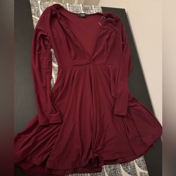 NWOT Burgundy A-Line Long Sleeve Dress. V-Neck. Sz Medium - Picture 1 of 3